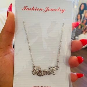 FASHION JEWELRY QUEEN NECKLACE